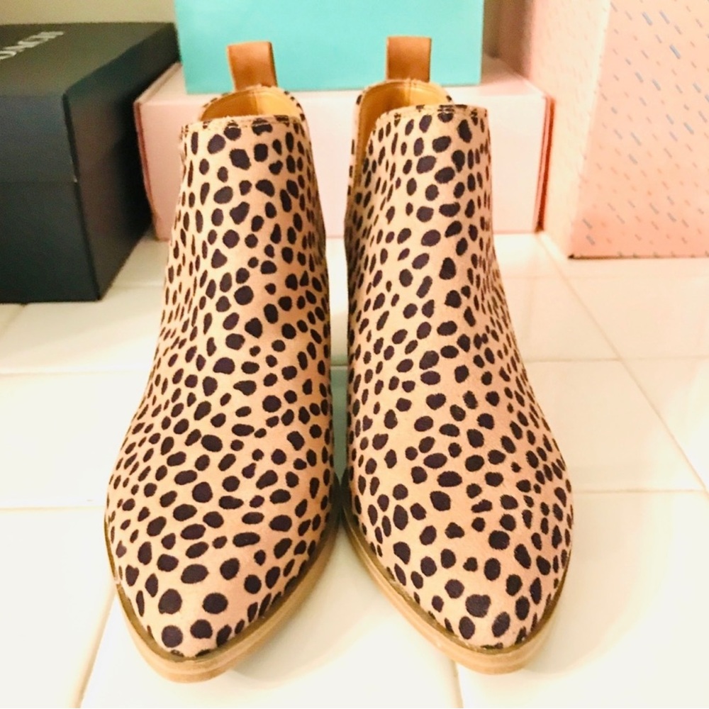 Nine West Dalmatian Print Tan Suede Ankle Booties 6 NWOT